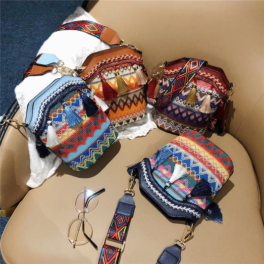 Βοημική κεντητή crossbody τσάντα με κρόσσια – μοναδική & κομψή